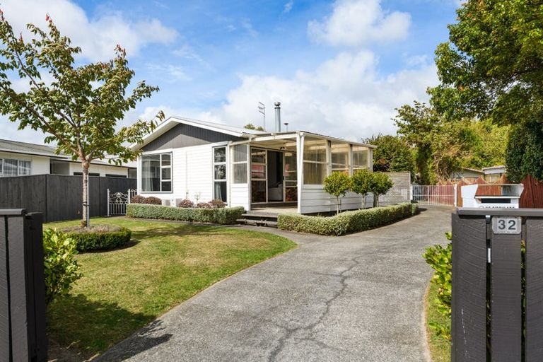 Photo of property in 32 Geraldine Crescent, Cloverlea, Palmerston North, 4412