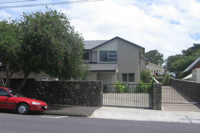 Photo of property in 2a Woodbine Avenue, Greenlane, Auckland, 1051