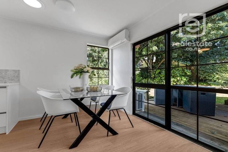 Photo of property in 73 Moore Street, Hillcrest, Auckland, 0627