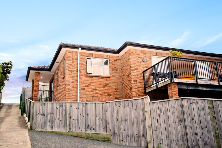 Photo of property in 118a Sunset Road, Unsworth Heights, Auckland, 0632