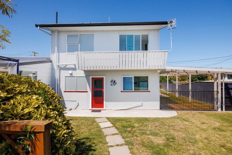 Photo of property in 35 Shortt Street, Foxton Beach, Foxton, 4815