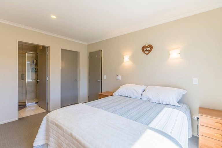 Photo of property in Te Kakariki Apartments, 5/5 Wellington Road, Paekakariki, 5034