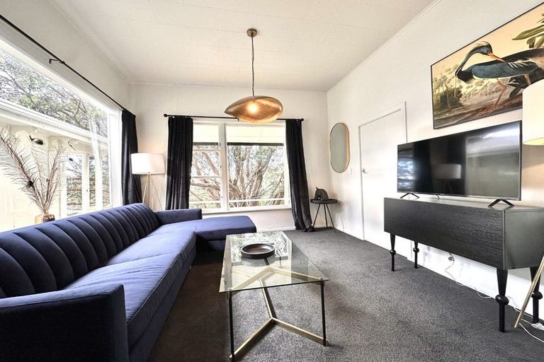 Photo of property in 35 Patanga Crescent, Thorndon, Wellington, 6011