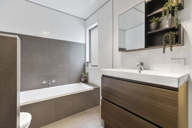 Photo of property in 77 Pohutukawa Place, Bell Block, New Plymouth, 4312