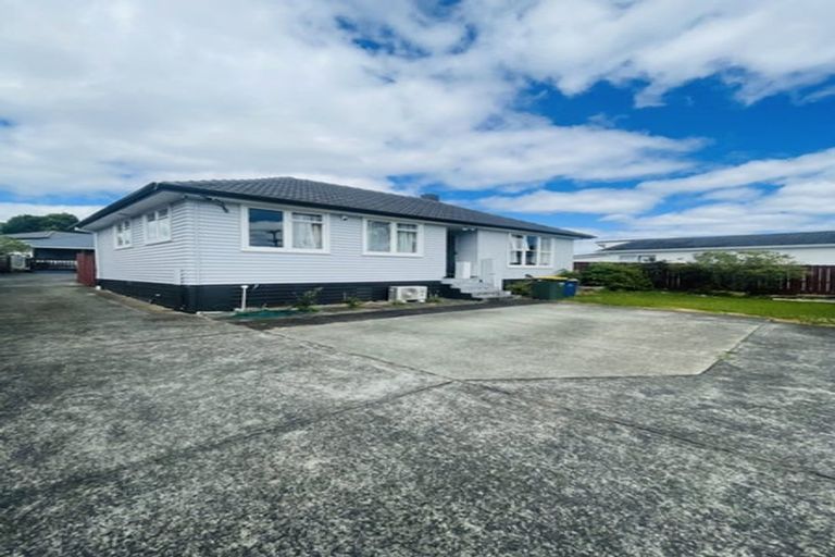 Photo of property in 50 St Leonards Road, Kelston, Auckland, 0602