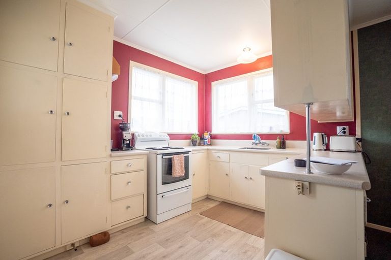 Photo of property in 140 Limbrick Street, Terrace End, Palmerston North, 4410