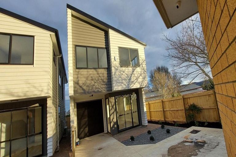 Photo of property in 29d Mackenzie Street, Te Atatu South, Auckland, 0610