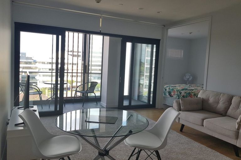 Photo of property in Frank Sargeson Apts, 404/74 Anzac Street, Takapuna, Auckland, 0622