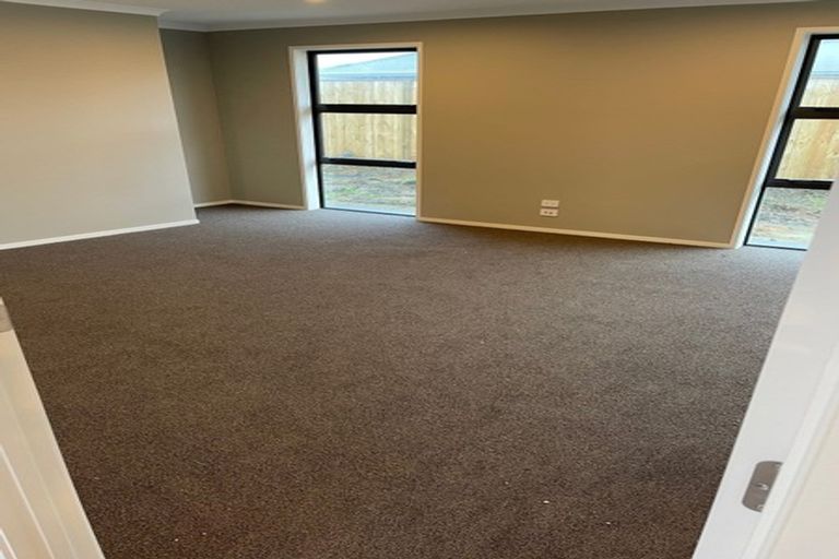 Photo of property in 2 Tahuna Minhinnick Drive, Glenbrook, 2681