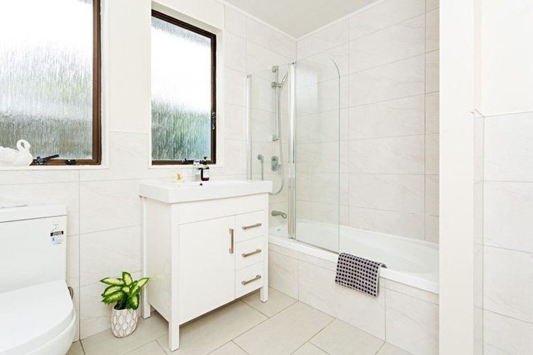 Photo of property in 1/14 Moxham Grove, Massey, Auckland, 0614