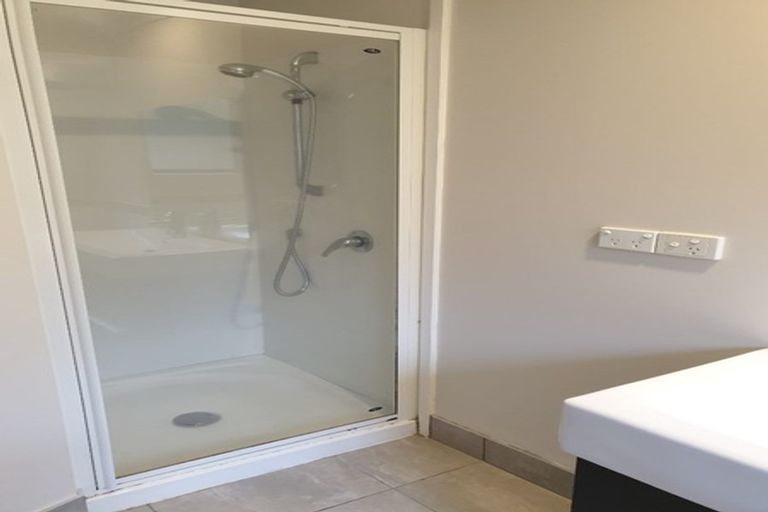 Photo of property in 3 Northcross Drive, Oteha, Auckland, 0632