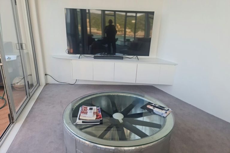 Photo of property in 114 The Esplanade, Houghton Bay, Wellington, 6023