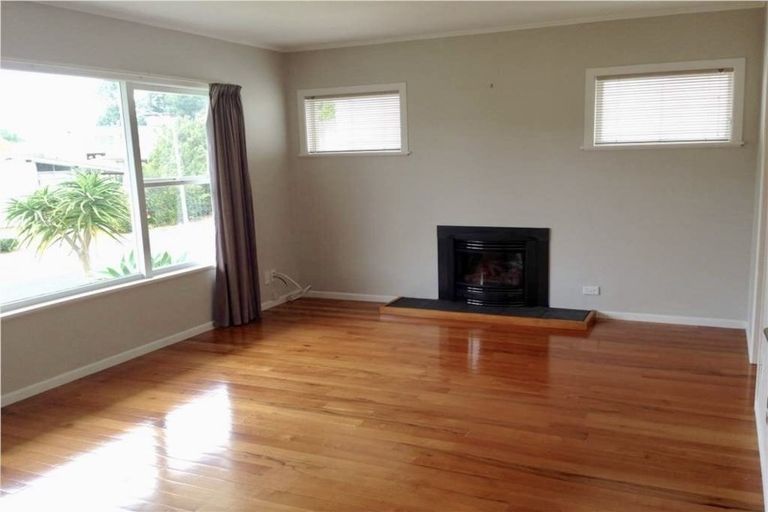 Photo of property in 19 Halberg Street, Glenfield, Auckland, 0629