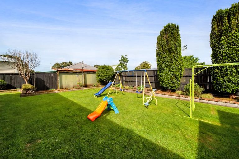 Photo of property in 1 Disraeli Street, Hawera, 4610