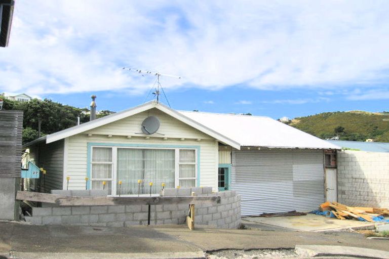 Photo of property in 27 Tiber Street, Island Bay, Wellington, 6023
