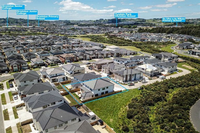 Photo of property in 11 Bunbeg Crescent, Flat Bush, Auckland, 2019