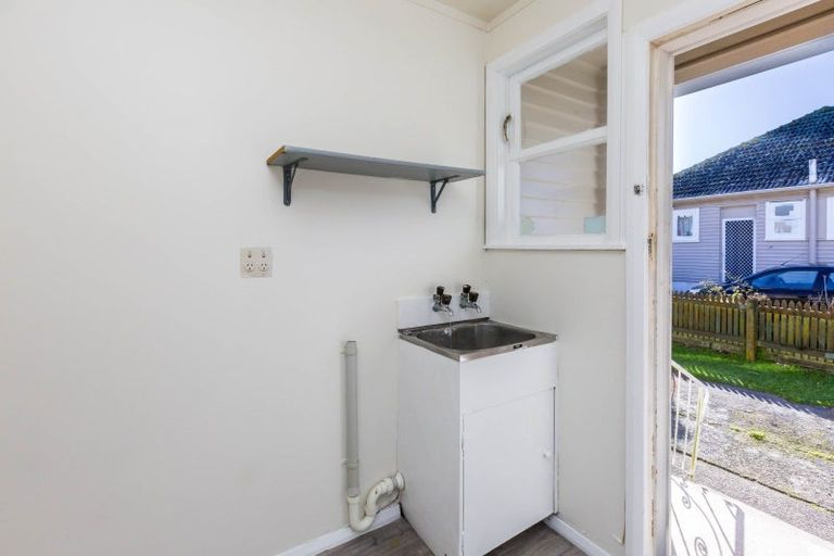 Photo of property in 17 Peck Street, Taita, Lower Hutt, 5011