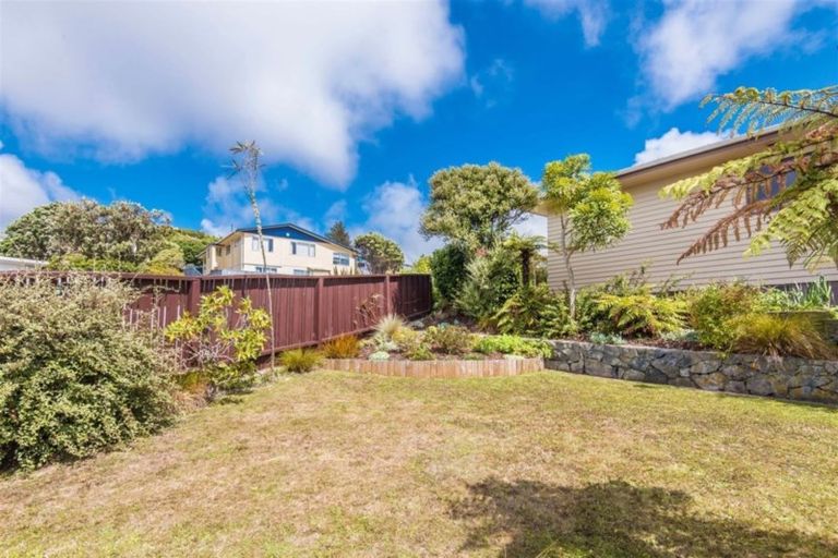 Photo of property in 43 Carluke Street, Paparangi, Wellington, 6037