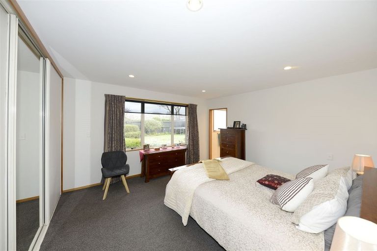 Photo of property in 19 Blue Gum Place, New Brighton, Christchurch, 8083
