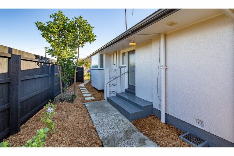 Photo of property in 17 Cromer Place, New Brighton, Christchurch, 8062