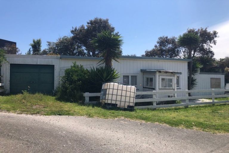 Photo of property in 3 Babbacombe Avenue, Otaki Beach, Otaki, 5512