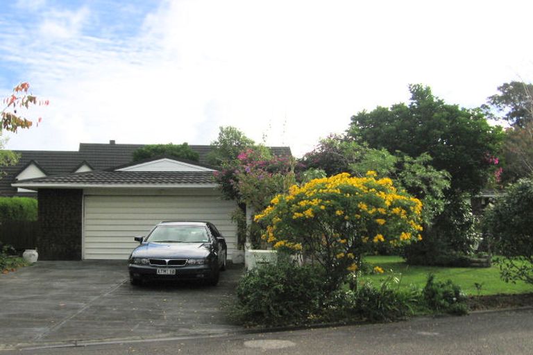 Photo of property in 12 Manu Grove, Waikanae, 5036