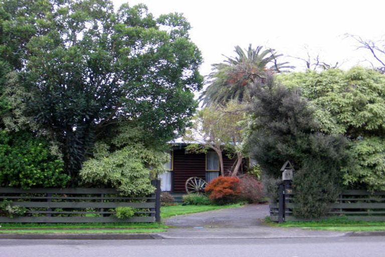 Photo of property in 37 Maxwells Line, Awapuni, Palmerston North, 4412