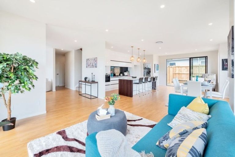 Photo of property in 14 Papareia Road, Karaka, Papakura, 2113