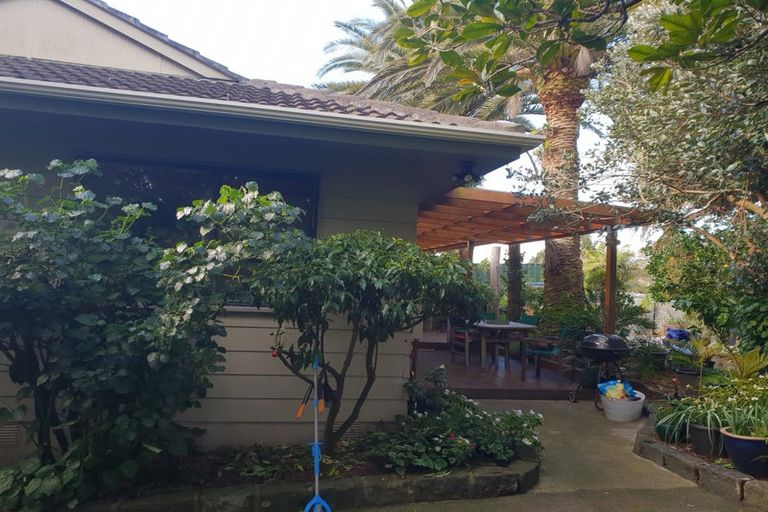 Photo of property in 2 Reseda Place, Papatoetoe, Auckland, 2025