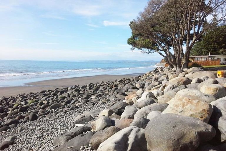 Photo of property in 31 Onaero Beach Road, Onaero, Urenui, 4383