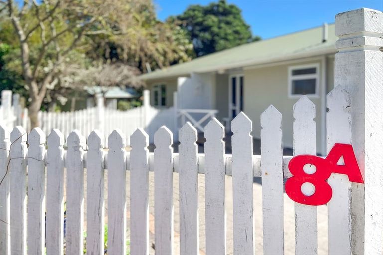 Photo of property in 8a Fleetwood Grove, Waikanae, 5036
