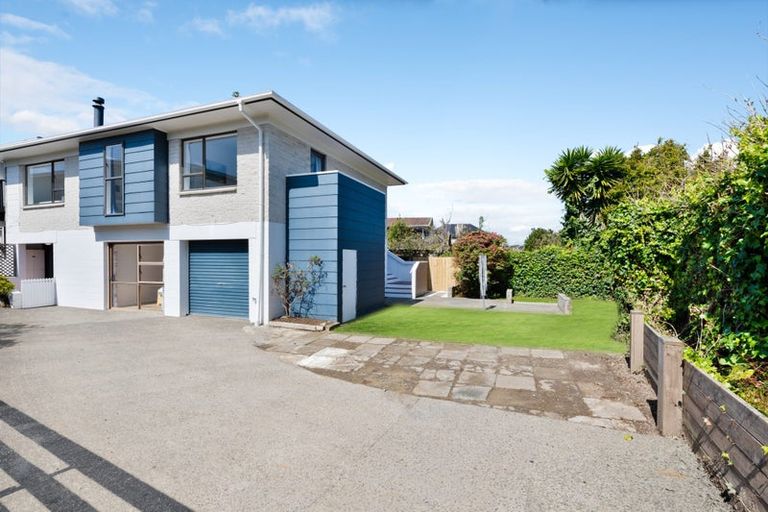 Photo of property in 2/27 Knightsbridge Drive, Forrest Hill, Auckland, 0620