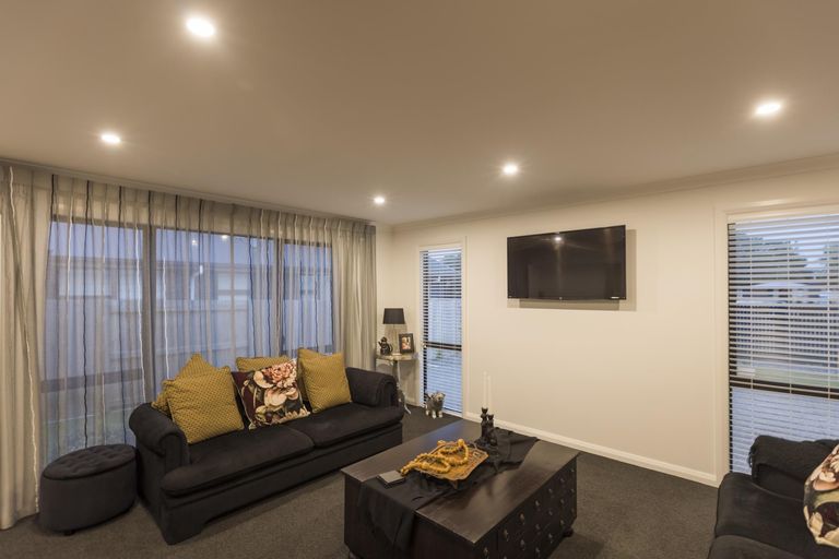Photo of property in 5 Freedom Drive, Kelvin Grove, Palmerston North, 4414