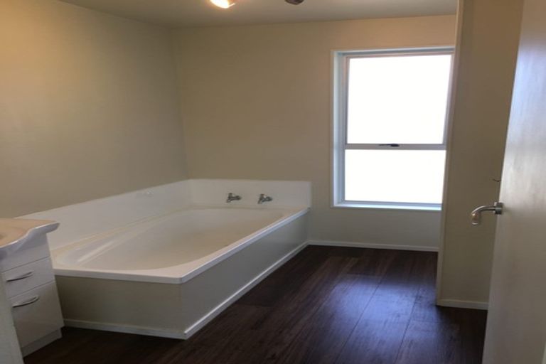 Photo of property in 15 Gibson Drive, Hornby, Christchurch, 8042