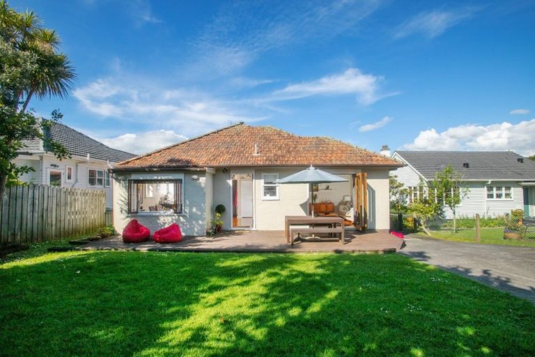 Photo of property in 76b Walmer Road, Point Chevalier, Auckland, 1022
