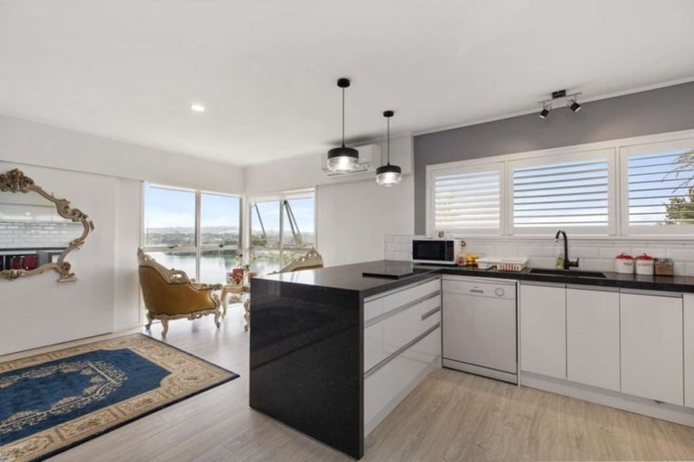 Photo of property in 39 Pohutukawa Avenue, Shelly Park, Auckland, 2014