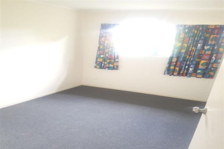Photo of property in 35 Fruitvale Road, New Lynn, Auckland, 0600