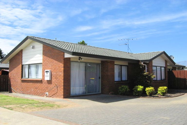 Photo of property in 39 Koru Street, Mangere Bridge, Auckland, 2022