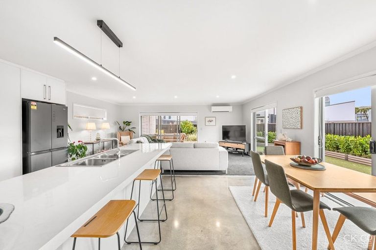 Photo of property in 14 Passchendaele Grove, Trentham, Upper Hutt, 5018