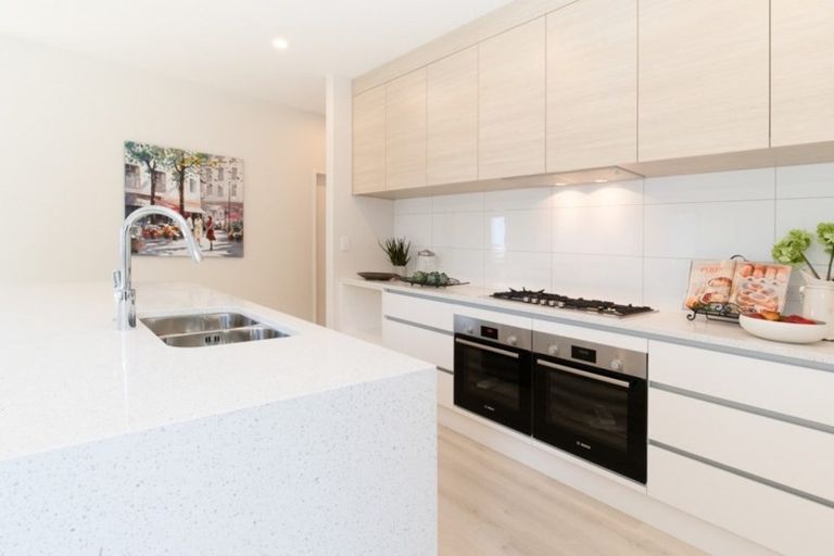 Photo of property in 98 Godfrey Drive, Orewa, 0931