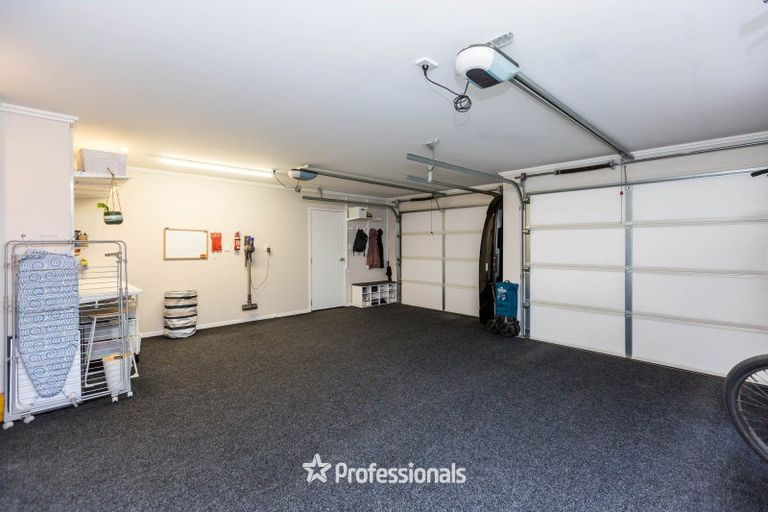 Photo of property in 2 Chalfont Road, Silverstream, Upper Hutt, 5019