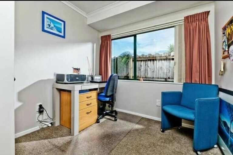 Photo of property in 15 Vanderbilt Parade, Albany, Auckland, 0632