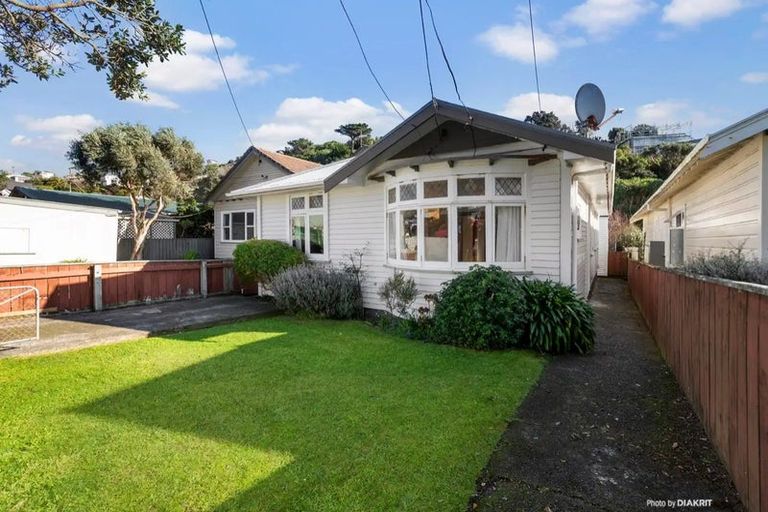 Photo of property in 354 The Parade, Island Bay, Wellington, 6023