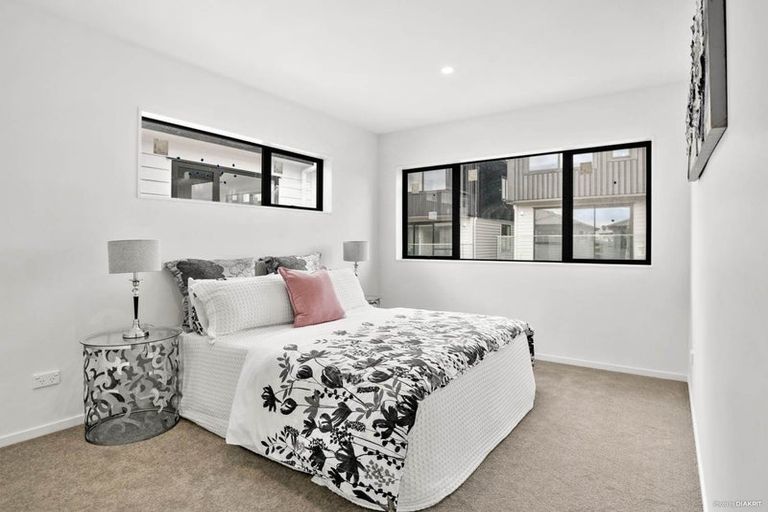 Photo of property in 21c Kingdale Road, Henderson, Auckland, 0610