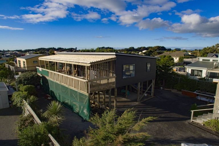 Photo of property in 6 Arataki Grove, Waitarere Beach, Levin, 5510