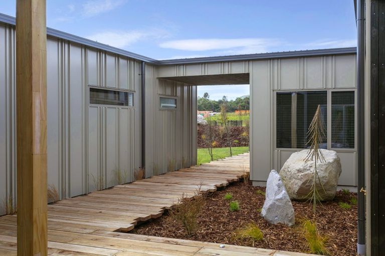 Photo of property in 21 Taruna Place, Havelock North, 4130