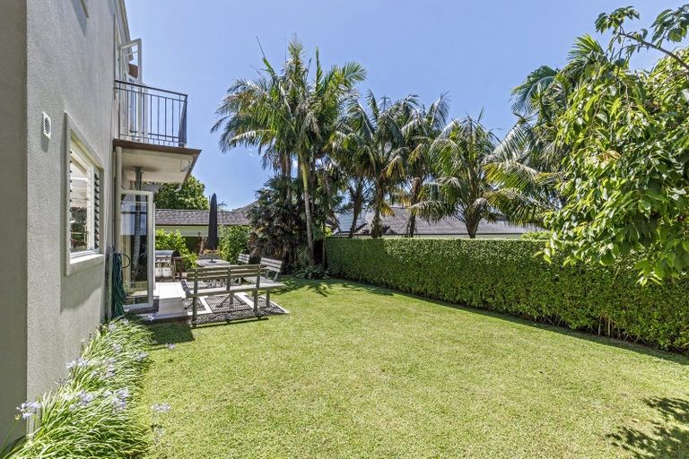 Photo of property in 205a Hurstmere Road, Takapuna, Auckland, 0622