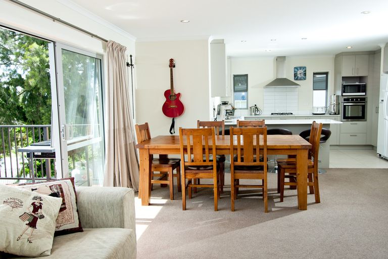 Photo of property in 118a Sunset Road, Unsworth Heights, Auckland, 0632