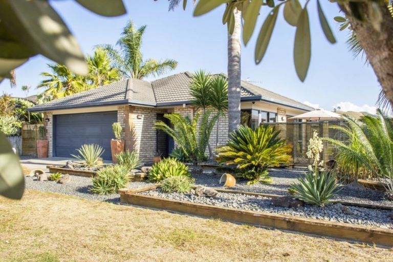 Photo of property in 34 Mcleod Place, Papamoa Beach, Papamoa, 3118