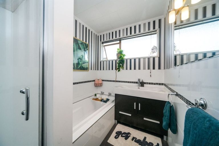 Photo of property in 1 Kimberley Grove, Westbrook, Palmerston North, 4412